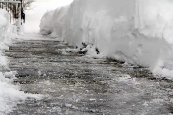 We can de-ice your sidewalk and driveway